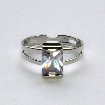 Fingerring mit Zirkonia, flieder